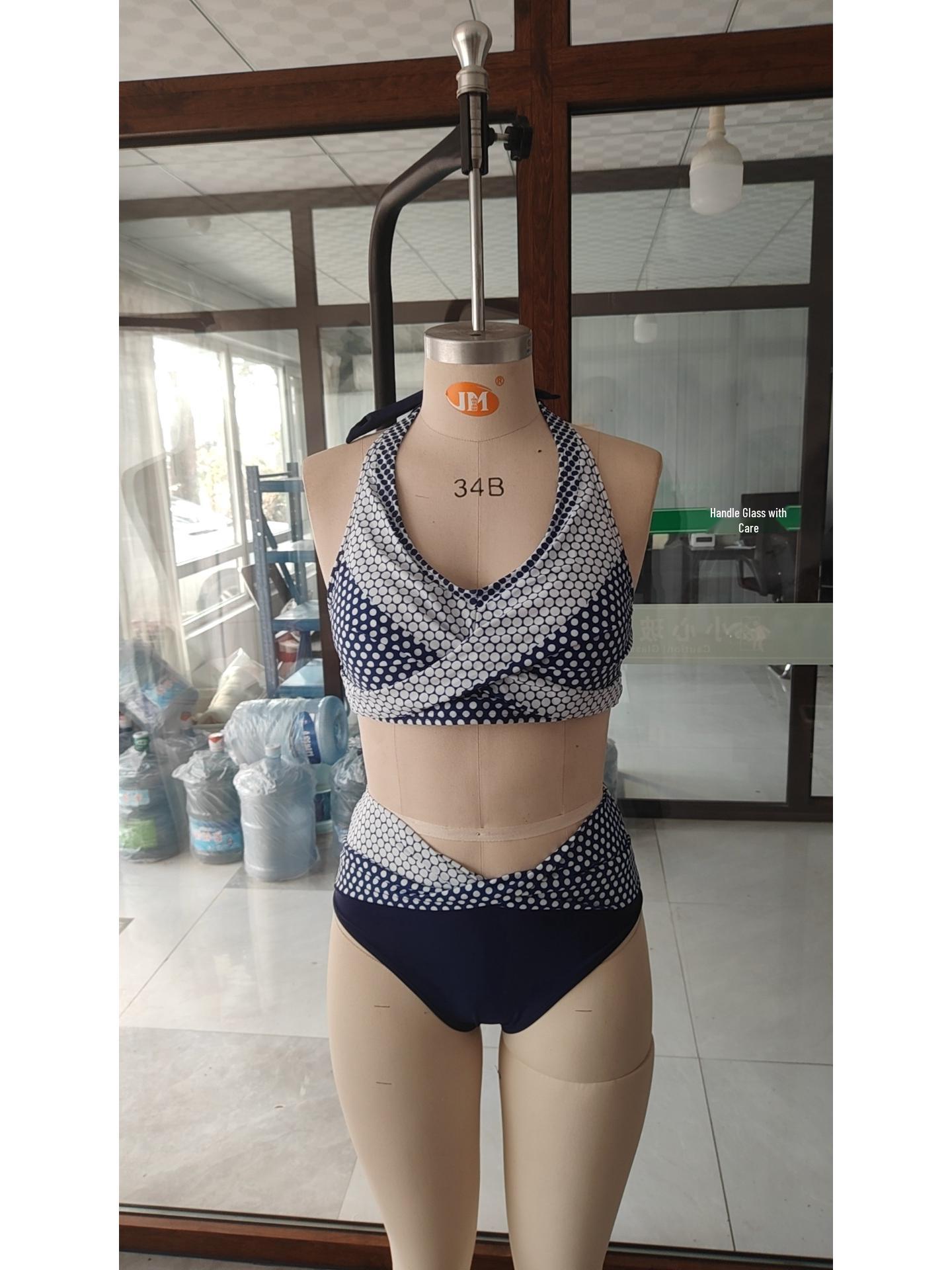 

Сексуальный полосатый купальник бикини для женщин - Популярен в Европе и Америке, с модным раздельным дизайном Large