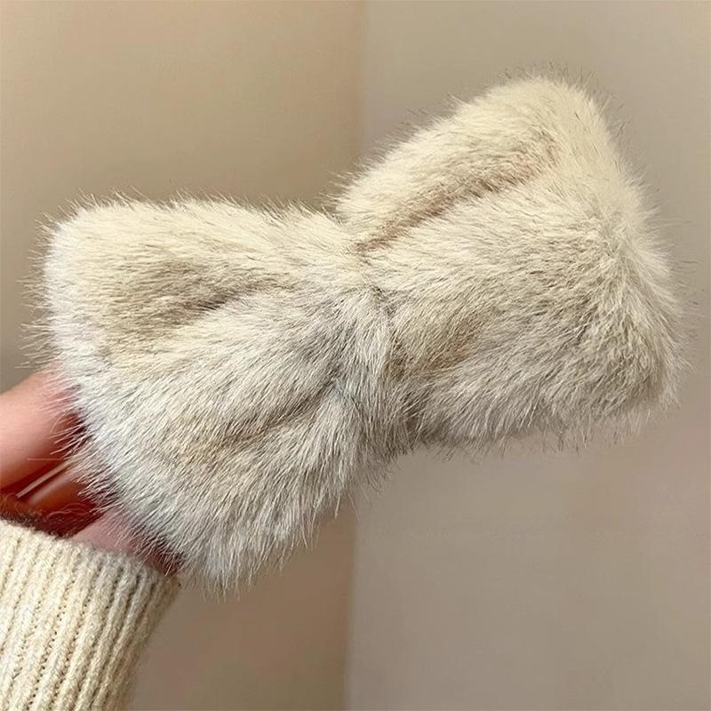 

Oversized Plush Bow Hair Claw For Women Girls Sweet Hair Decorate Hair Claw Clip Soft And Warm Fur Fashion Hair Accessories