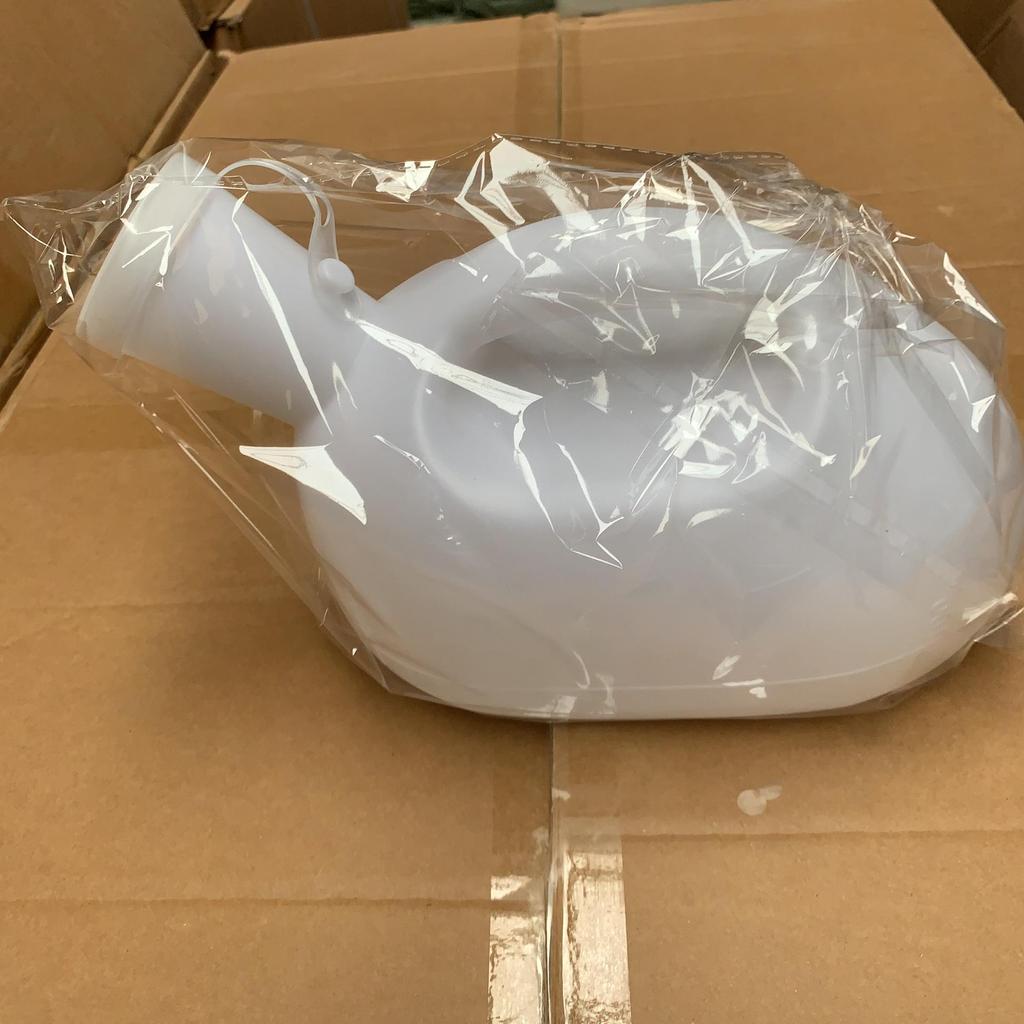 Men's Portable Urinal with Lid for Elderly and Bedridden Users