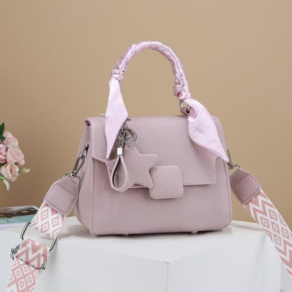 Bag Women's 2026 New Korean Fashion Messenger Bag Large Capacity Temperament Shoulder Small Square Bag Commuter Women's Bag Bgas
