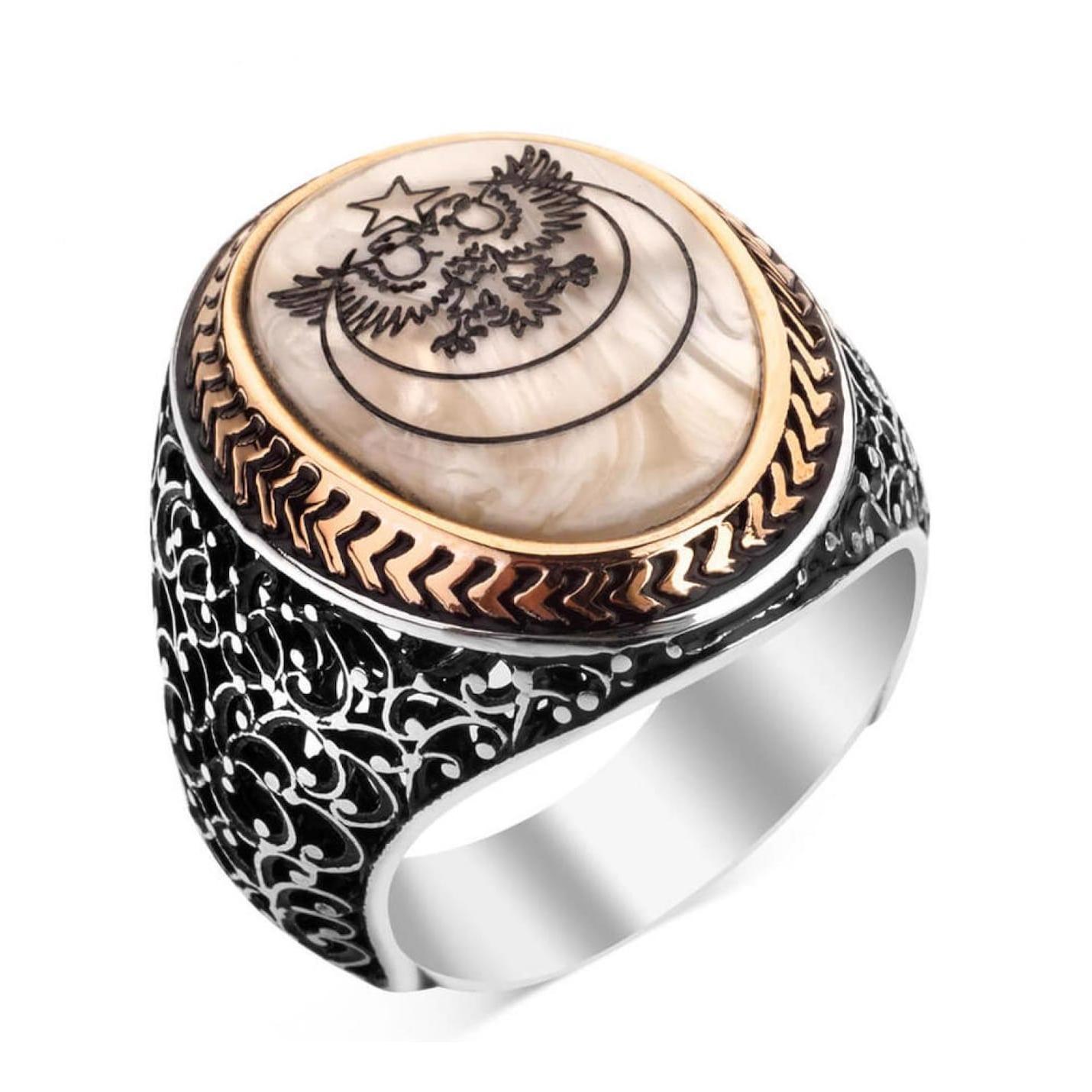 

Серебряное кольцо с двойным орлом и луной на перламутровом кольце