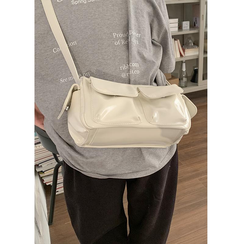 Niche retro high-end underarm bag women s 2025 new fashionable red pillow bag simple shoulder messenger bag