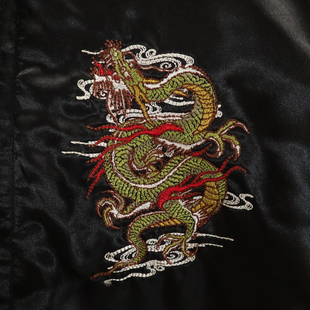 Drachenstickerei auf dem Rücken Sukajan M schwarz japanisches Muster Wattierung Herren Gebraucht