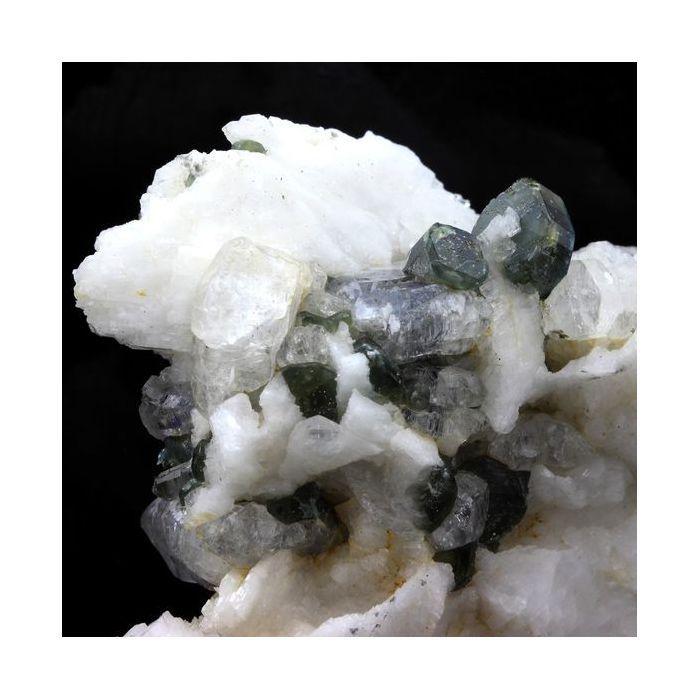 Pierres et Minéraux. Beryllonite, Fluorapatite, Albite. 626.5 ct. Linópolis, Minas Gerais, Brésil.