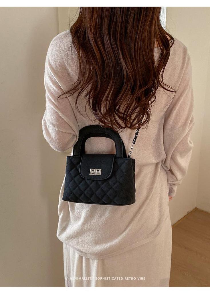 2026 Spring/Summer Women's Cute Bear Handbag - Diamond Lattice Chain, Shoulder & Crossbody Bag