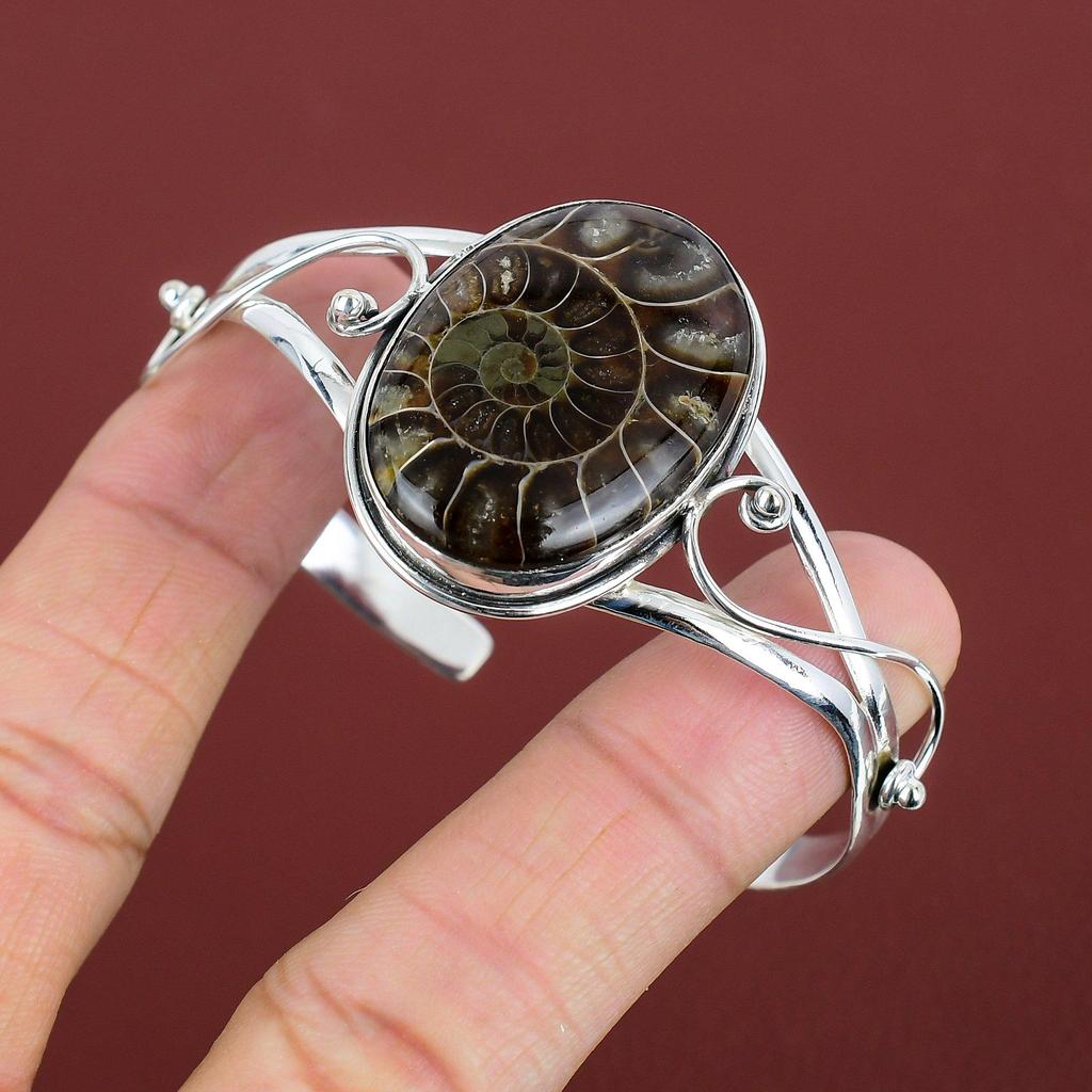 Bransoleta z skamieniałością amonita Srebro próby 925 Otwarta bransoleta Regulowana bransoleta Bransoleta z kamieniami szlachetnymi Ręcznie robiona biżuteria z amonitów Prezenty dla mamy