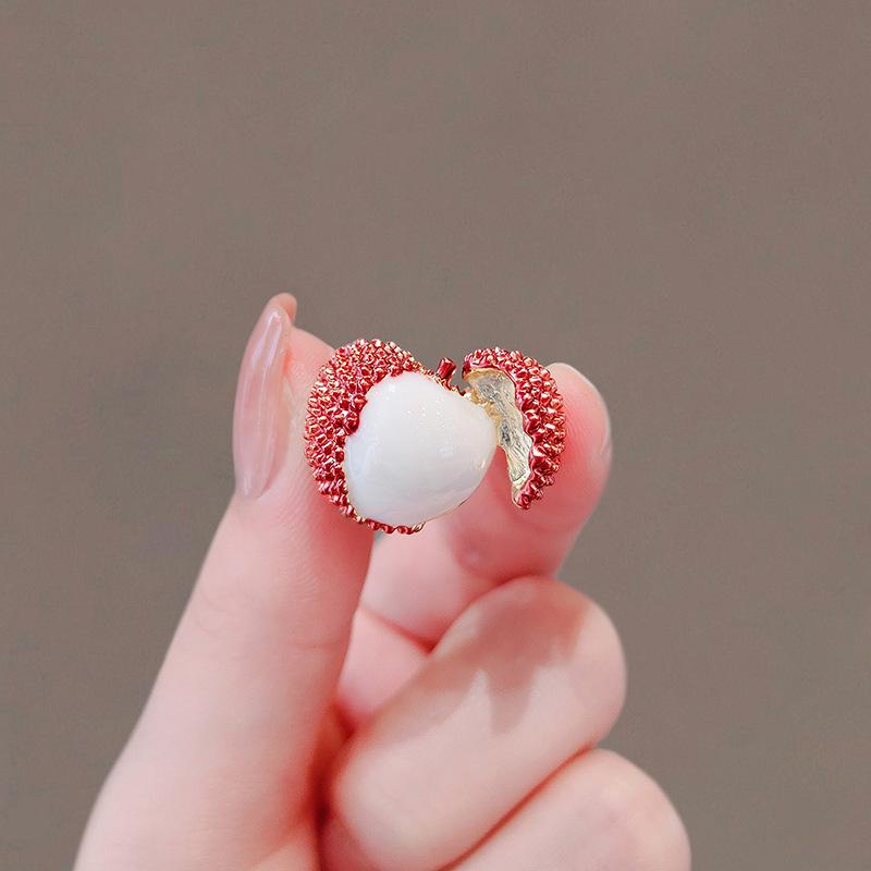 2024 Women's High-Grade Anti-Exposure Brooch: Stylish, Niche Design Clothes Pin.