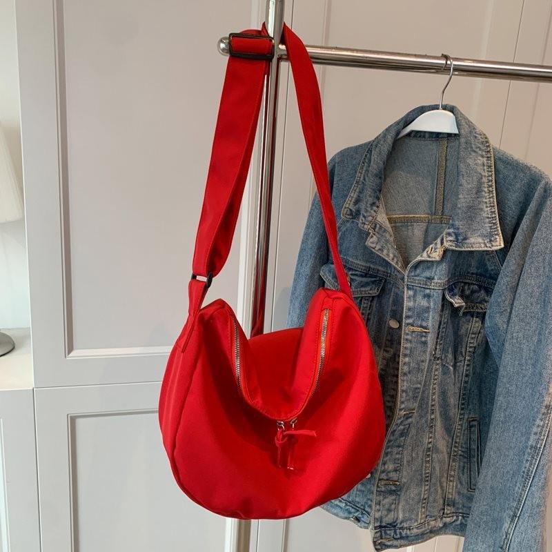 Stylish Korean Minimalist Couple s Crossbody Dumpling Bag In Soft Polyester For Daily Use красный