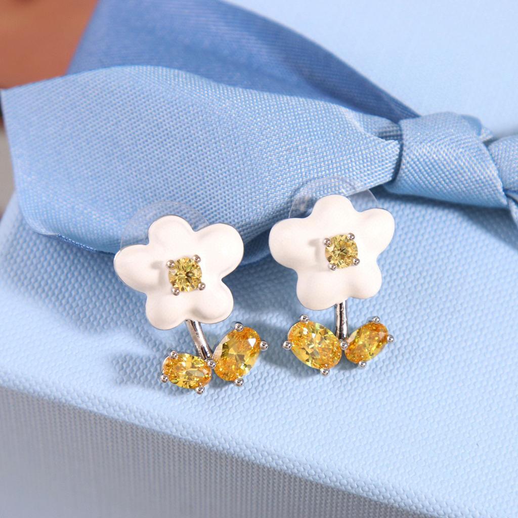 New Hot Brand Vintage Flower Earrings for Women Gift Luxury Jewelry Fashion Copper Designer Eardrop Lady Party Stud Earrings