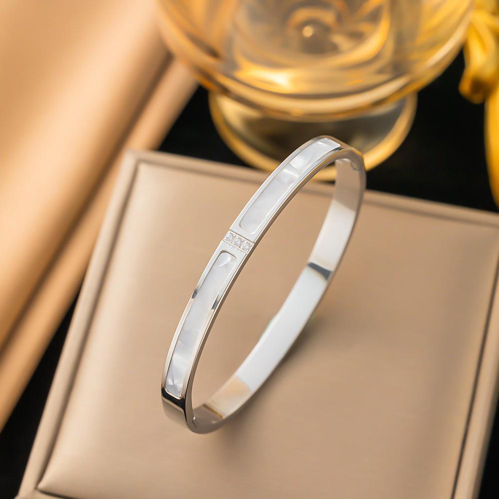 Bracciale da donna in acciaio al titanio con diamanti, placcato oro, non sbiadisce, intarsio di zirconi, alta gamma, semplice, versatile gioiello in acciaio inossidabile
