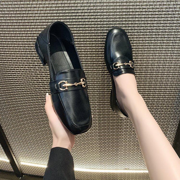 Mode Flachmündige Sommerschuhe Damen 2025 Mode Damen Clogs Plateau Damen Schuhe Metallkette Lässiger Sneaker Niedrige Absätze Rund