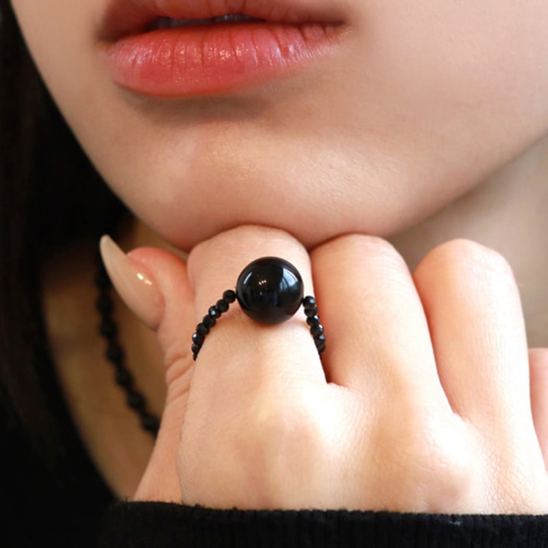Less is more Onyx Ball Ring