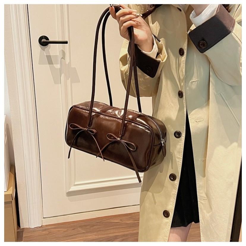 IELGY Large Capacity Commuter Handbag