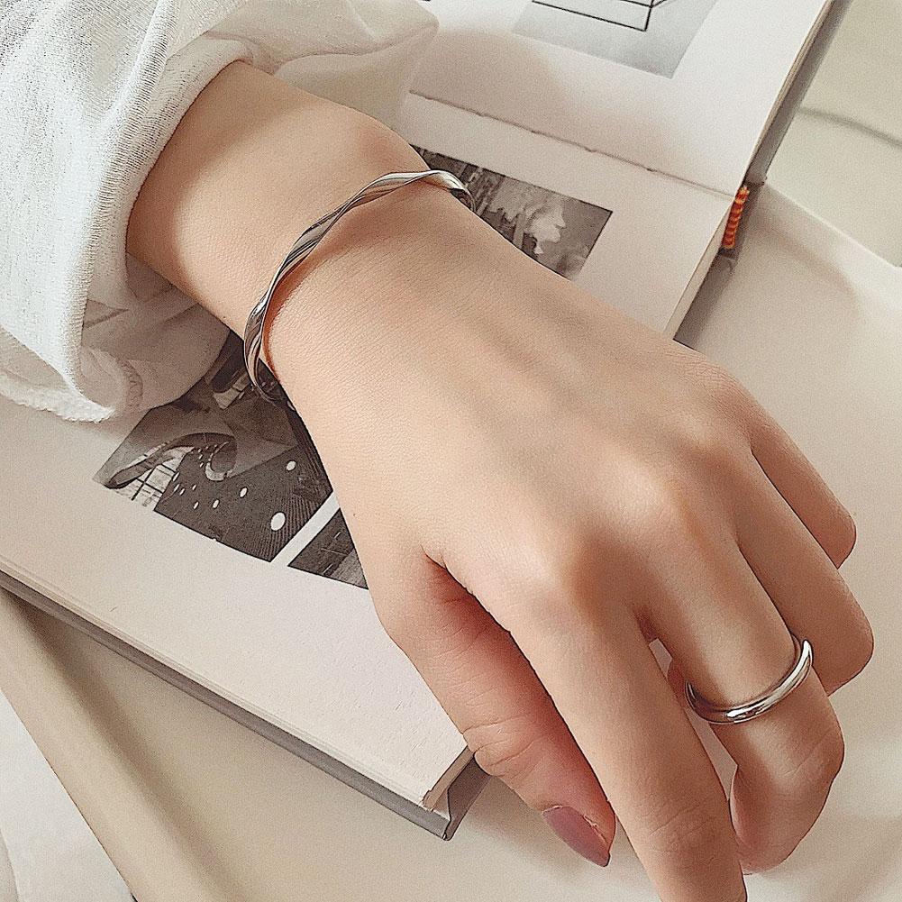 Retro Offener Armreif Kreativer Wellenarmreif Möbius Geometrische Accessoires Verstellbares Armband für Frauen Geschenk