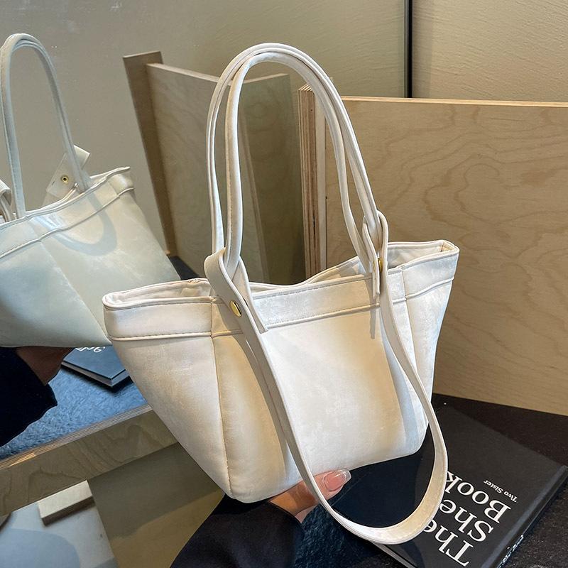 Stylish and simple handbag bag women's 2025 new spring and summer foreign style underarm bucket bag ins shoulder bag tide