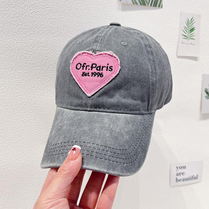 Embroidered Love Baseball Caps Neutral Truck Caps Breathable Adjustable Golf Sun Hats Ladies Summer Fashion Curved Edge Sun Hats Y2K Couple Sun Hats