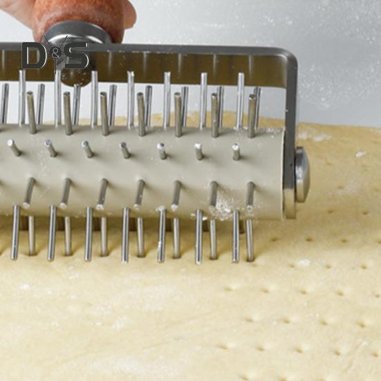 Non Stick Pizza Needle Roller Labor Saving Wood Tasty Bread Pastry Hole Puncher