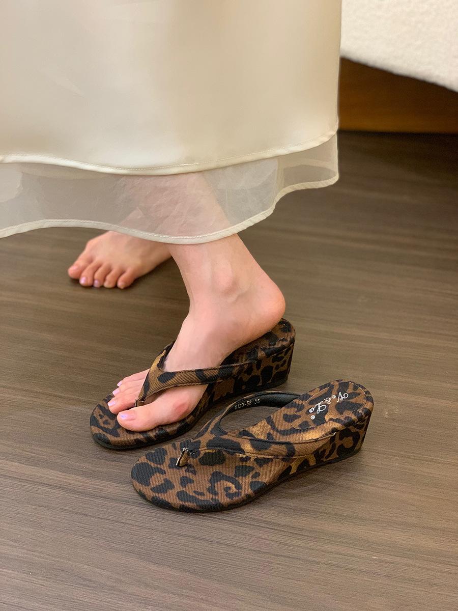 

Леопардовый принт, шлепанцы с перемычкой, женская летняя обувь 2025, новые вечерние, с темпераментом феи, босоножки на высоком каблуке 35 цветной печати леопарда