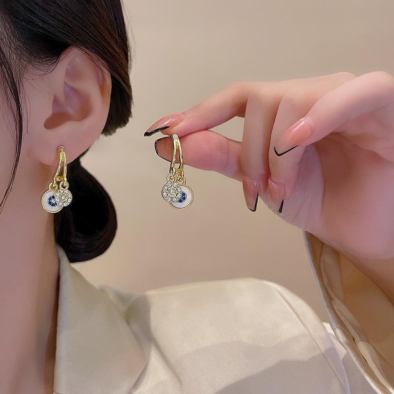 French Retro Palace Style S925 Silver Pearl Earrings – Niche Design, High-End Light Luxury 