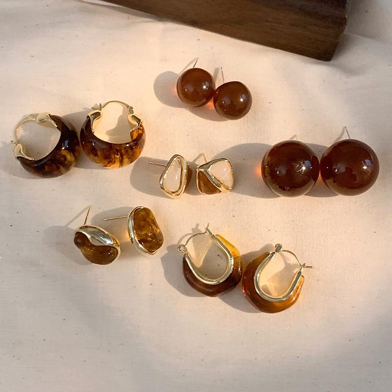 Cercei Hoop Eleganti de Moda Maillard cu Rasina Ambra Retro Placati cu Aur in Forma de U Zircon Designer de Lux 2025