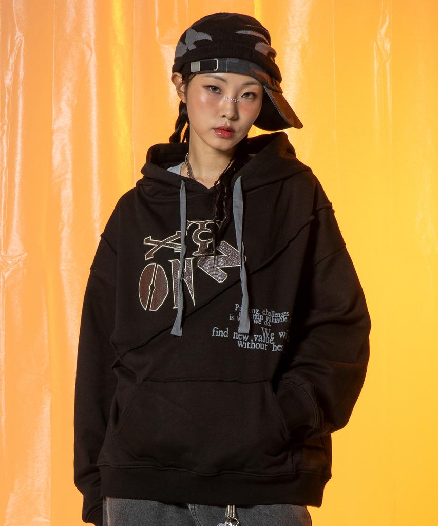 Xtt106 Leather Applique Cotton Hoodie (Black)