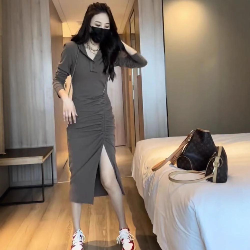 

2024 Осень Женское Худи Миди Приталенное Плиссированное Платье L темно-серого