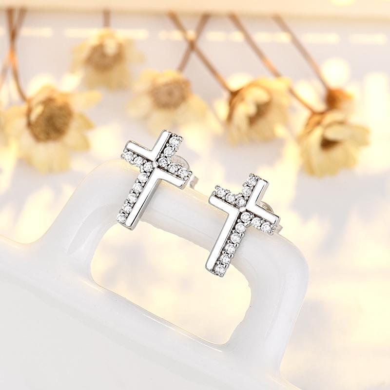 Boucles d'oreilles simples pour femmes avec croix plaqué or véritable incrusté de zirconium tempérament polyvalent accessoires de boucles d'oreilles