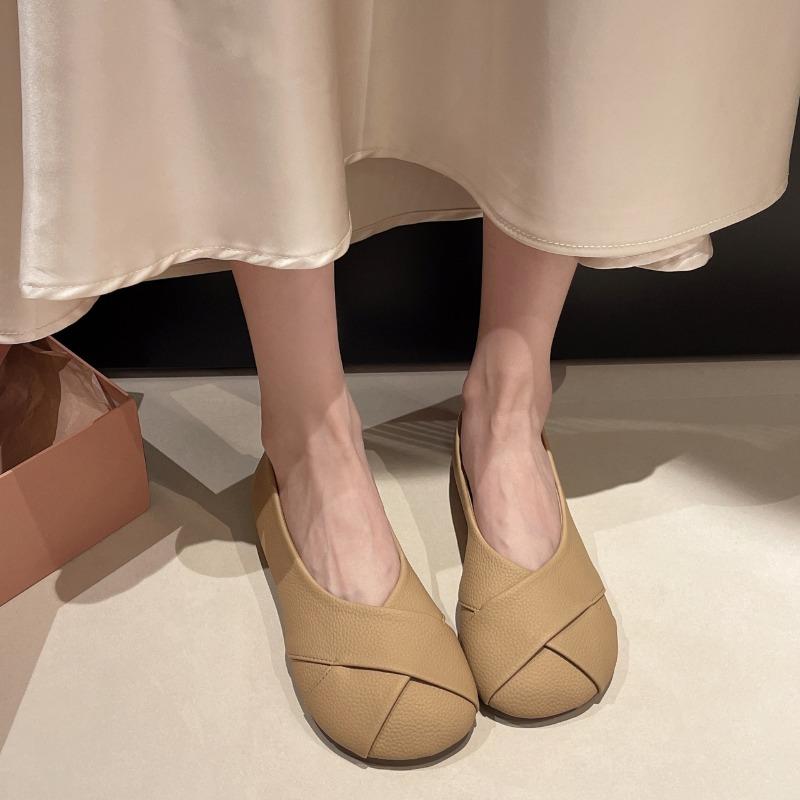 New Women Slip-on Leather Loafers Ladies Casual Round Toe Cute Flats Nurse Shoes Sneakers Spring Autumn Fashionable Ballet Shoes