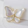 Meng Wanzhou's Pearl Butterfly Brooch: A Chic Accessory Protecting the Mother-of-pearl, Perfect for Elegant Women's Suits.