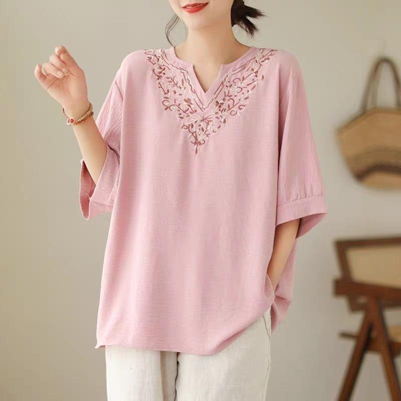 

Comfortable and Casual Retro Literary Chinese-style Blue Embroidered Women s Plus-size V-neck T-shirt for Spring and Summer 5XL рожевий