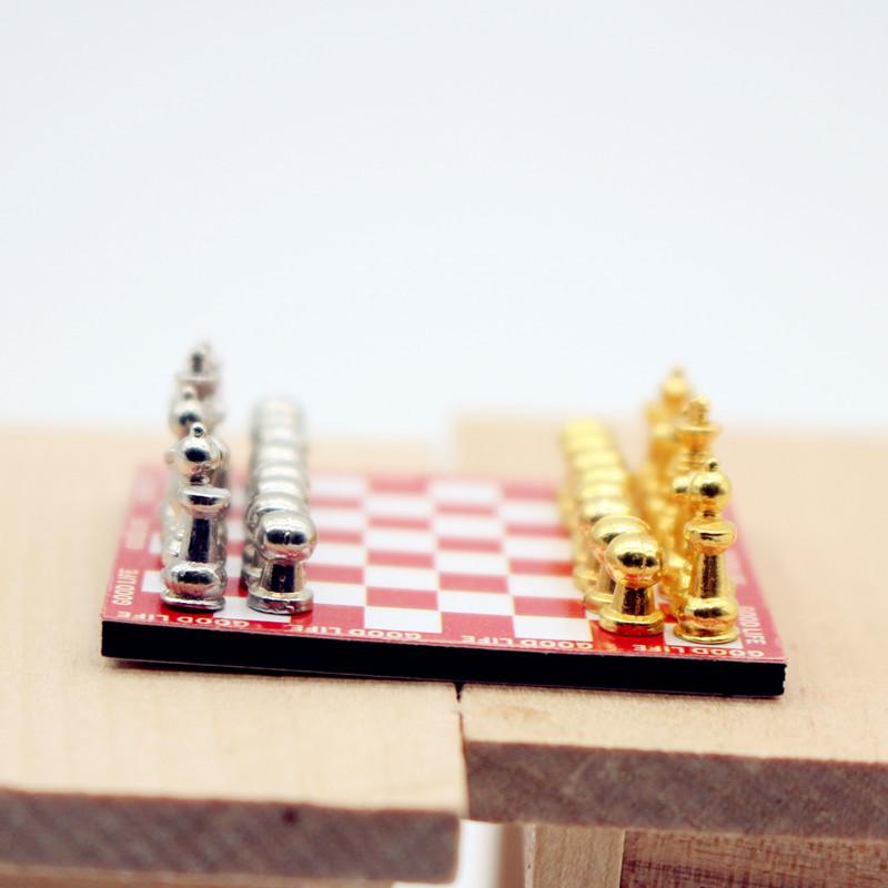 1 Set Scene Decoration 1:12 Dollhouse Miniature Simulation Magnetic Mini Chess Board Game Red Table Model For Doll Accessories