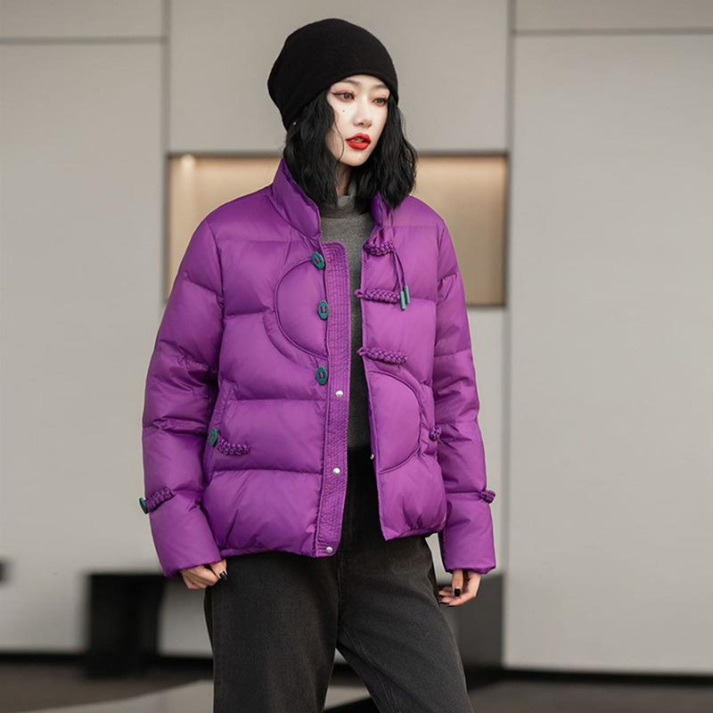 

Короткий пуховик с застежкой в стиле гуофэн женский 2025 зима новая мода воротник-стойка ретро теплый белый пуховик из утиного пуха тренд M фиолетовый