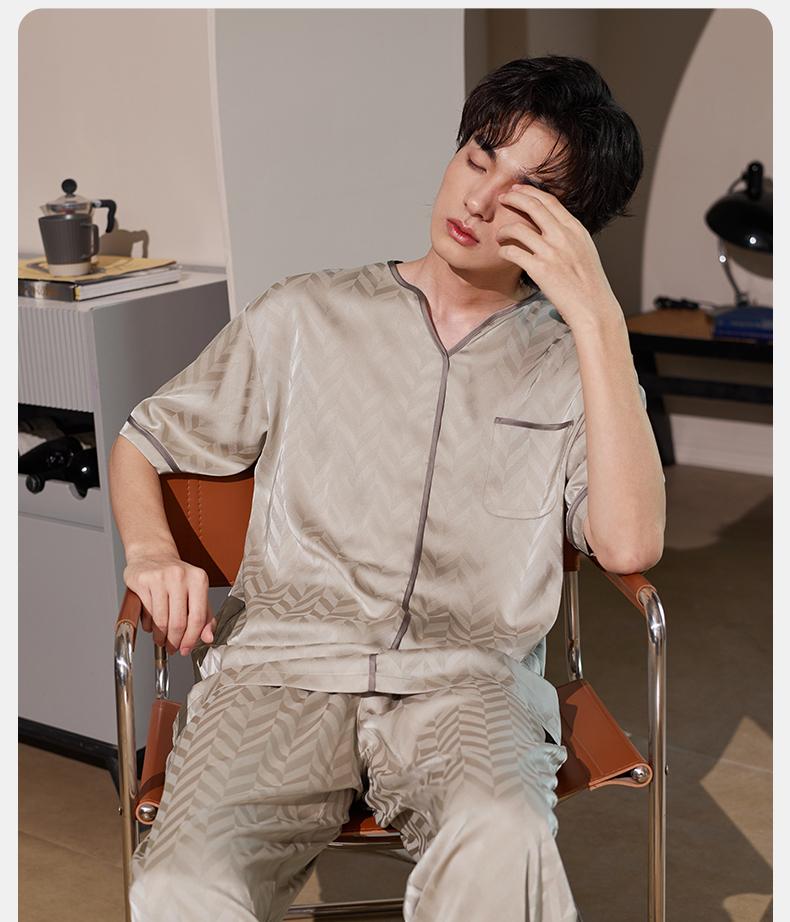Xuan Liang Lao Qian Feng Men's Summer Thin Ice Silk Short Sleeved Pants Cool Sensation Simulated Silk Home Clothes Set