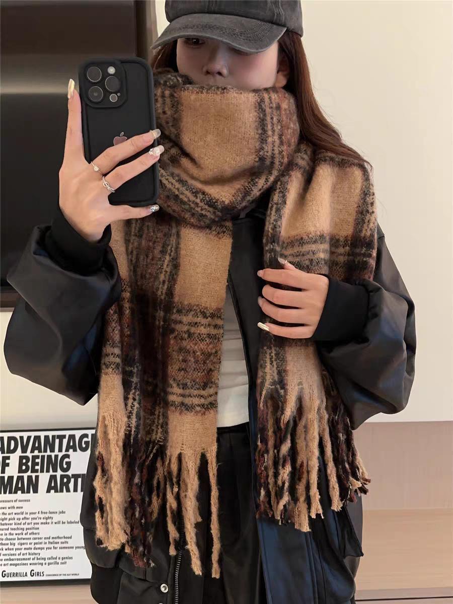 

Ретро радужный клетчатый шарф женский зимний новый мохеровый шарф утолщенный теплый студенческий платок 210cm*40cm280g темно-коричневого
