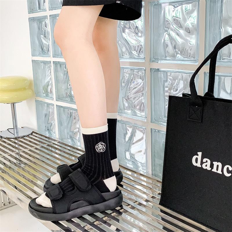 Thin Trendy Camellia Rose Embroidery Sweet And Comfortable Black And White Vertical Strip Pure Cotton Mid-Leg Socks