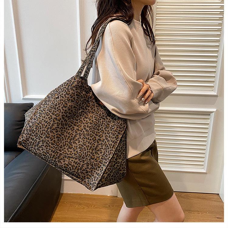 Leopard Print Canvas Tote Bag for Women Spacious Handheld Shoulder Purse Trendy Casual Commuter Handbag CLE
