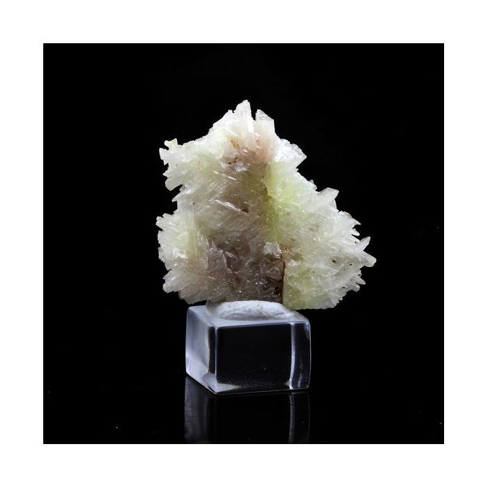 Pierres et Minéraux. Cerusite jaune. 48.9 ct. M'fouati Mine, M'fouati District, Congo.