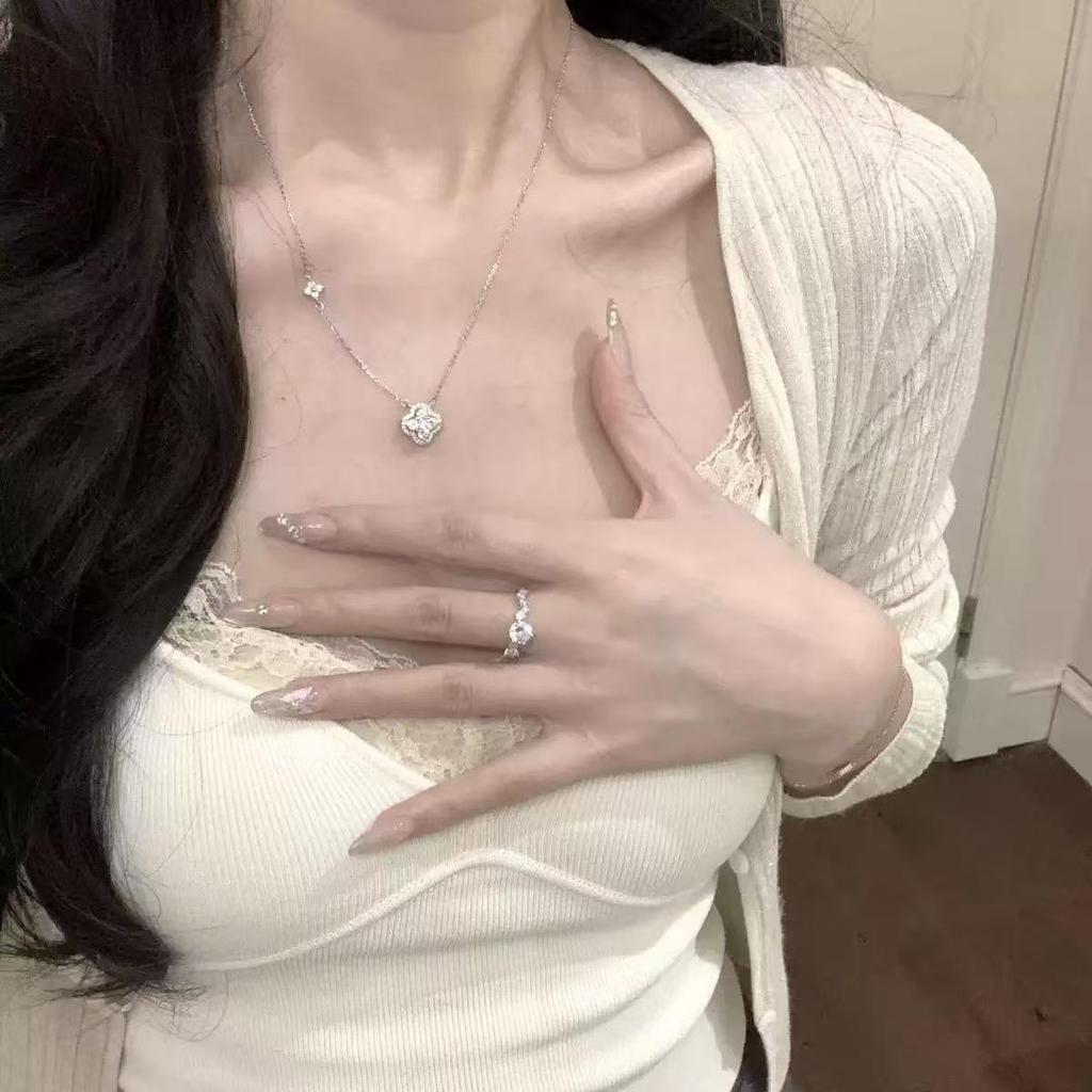 Korean Style Shining Lucky Four-Leaf Clover Necklace: Elegant Women's High-End Fashion Clavicle Chain