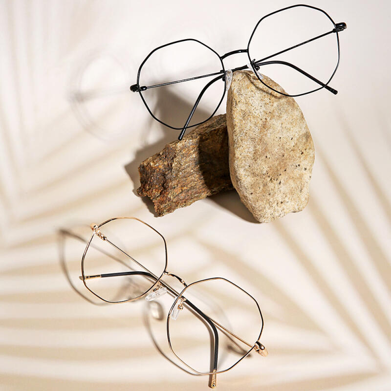 

Lightweight angular glasses frame 1074 gold