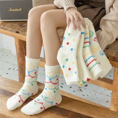 5/10 Pairs Casual Coral Fleece Socks for Women with Fresh and Colorful Dot Patterns Winter Warmth Postpartum Socks Fleece Sleep Socks for Home Use