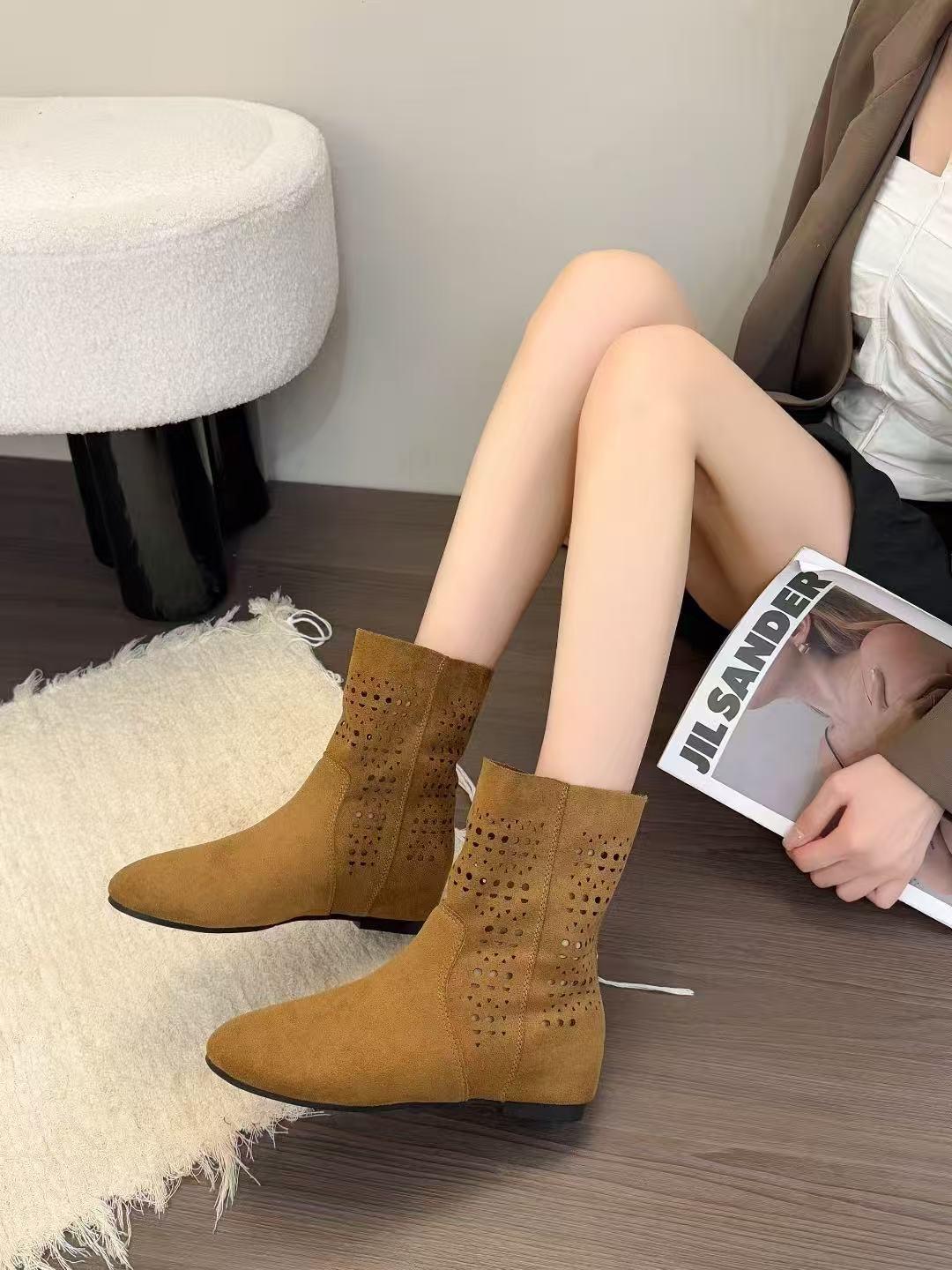 

British style retro round head thick heel short boots women s autumn 2025 new fashionable versatile foreign light Martin boots 35