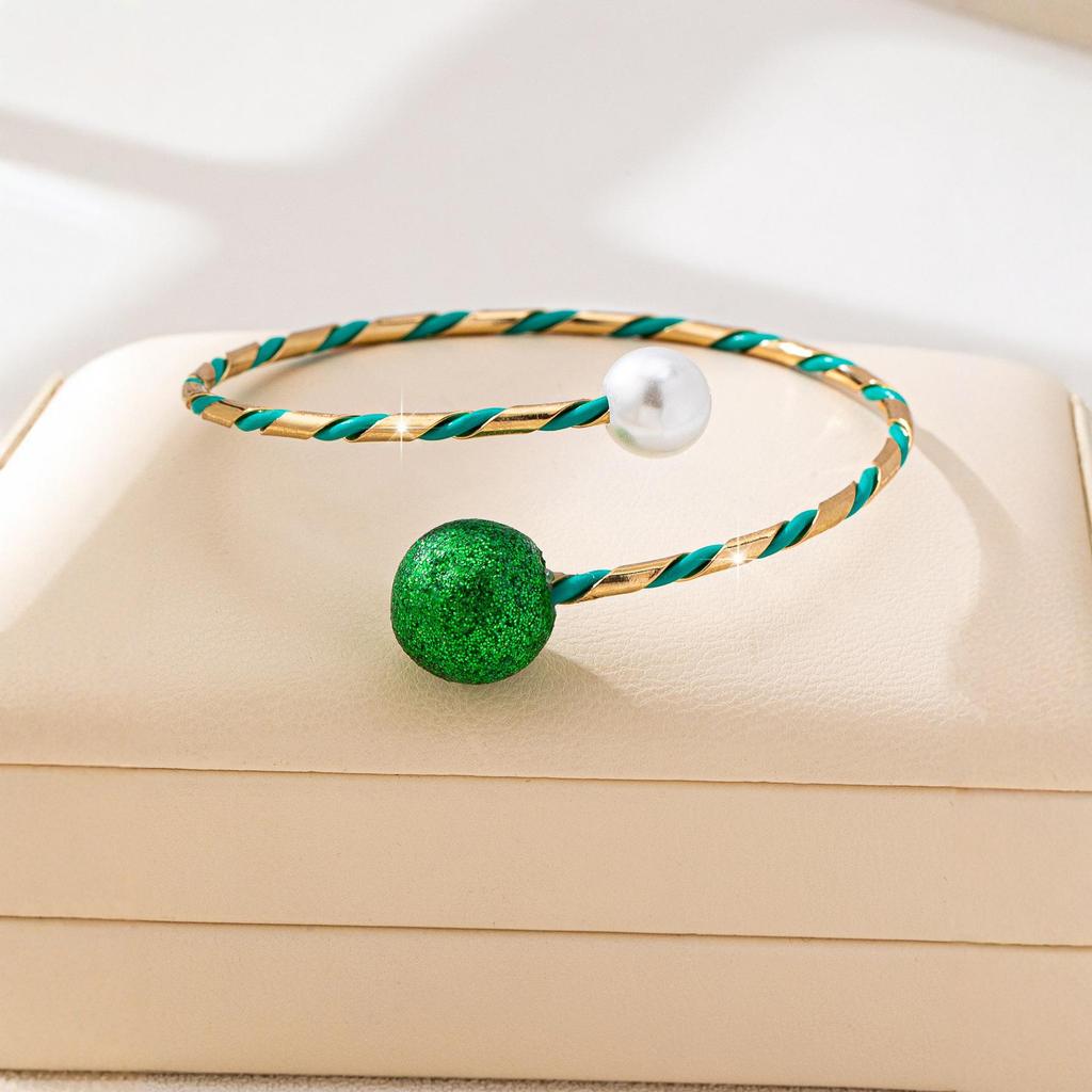High-End Cute Christmas Bracelet: Versatile Luxury Gift for Women