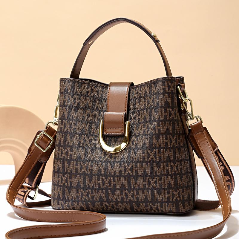 This year's popular bag 2025 new bag women's messenger bag casual pass women's bag bucket bag