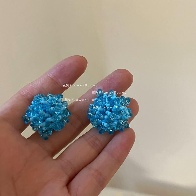 Blue beaded stud earrings heavy industry hand-woven hydrangea earrings white holiday wind ear clips mosquito coil disc s
