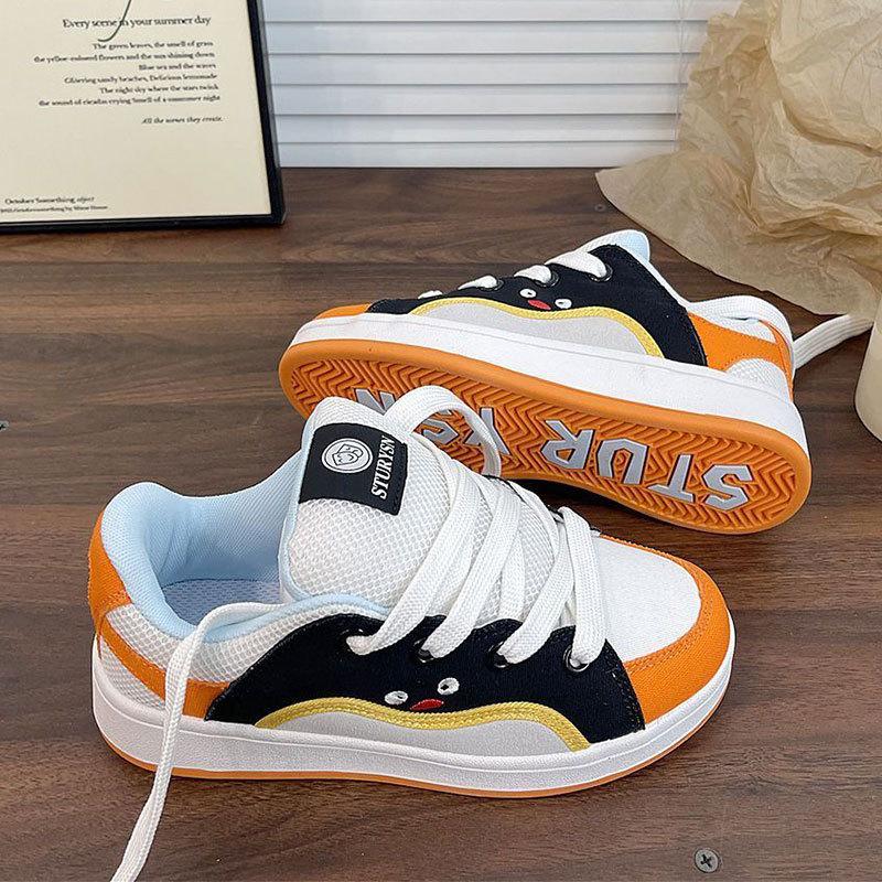 Originale vielseitige Sport- und Freizeitschuhe im Hongkong-Stil 2025 Frühling neue Nischen-Farbkombination Plateau-Brot-Schuhe ins Tide