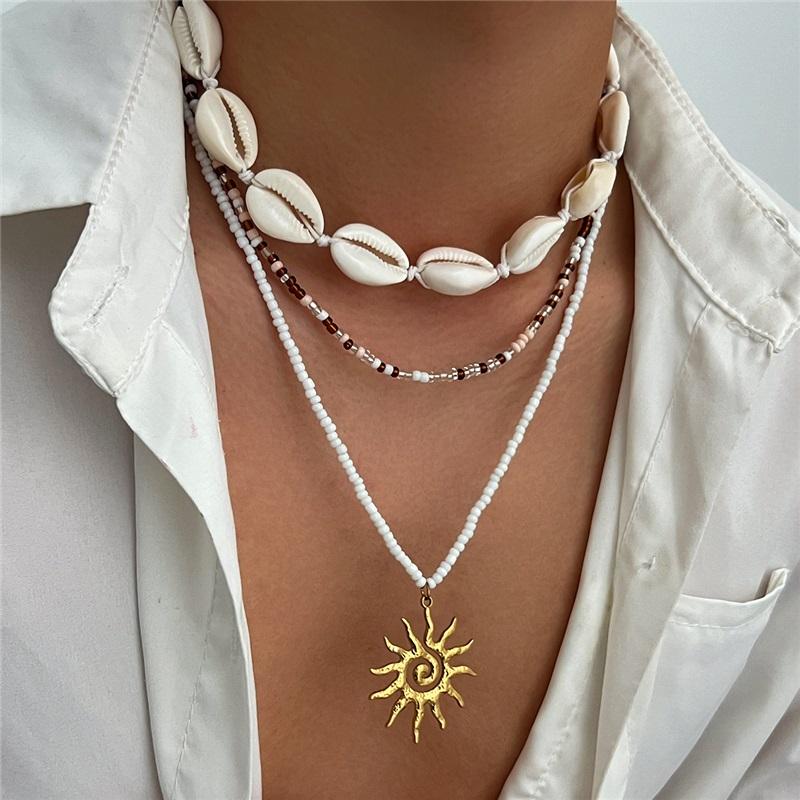 European And American Men's Necklace Beach Vacation Style Coconut Shell Beaded Light Luxury High-end Sun Pendant Clavicle Chain Jewelry