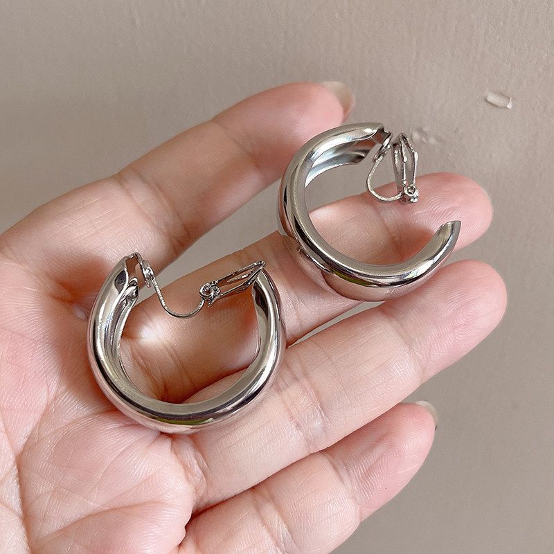 

Accessible Luxury Metal Retro Hong Kong Style Mosquito Coil Ear Clip Circle A Pair of Silver Duckbill Padded Ear Clips