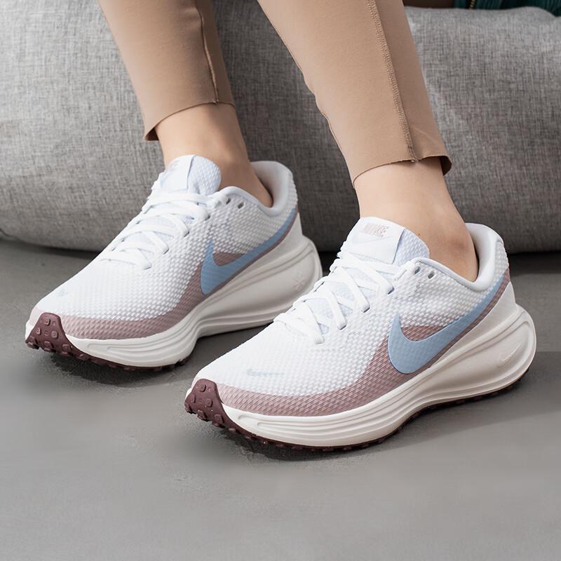 Nike Chaussures de Course Révolution 8 pour Femmes