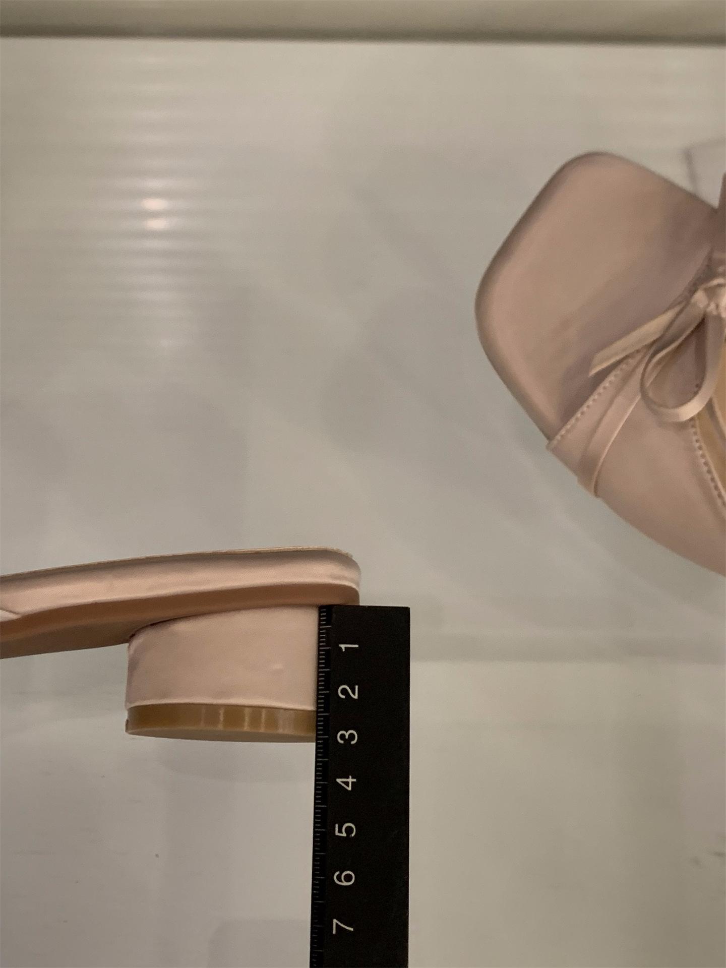 

Туфли на толстом каблуке с бантом, французские маленькие крутые тапочки, сказочная обувь для улицы, 2025 новый летний юбочный стиль, серебристые сандалии 39