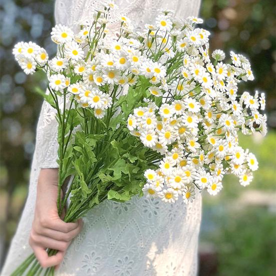 6Pcs 30-Head Artificial Chamomile Flower Bouquet Lifelike Silk Daisy for Home Wedding Decor No-Wilt Easy-Care Wedding Flower Props for Centerpieces